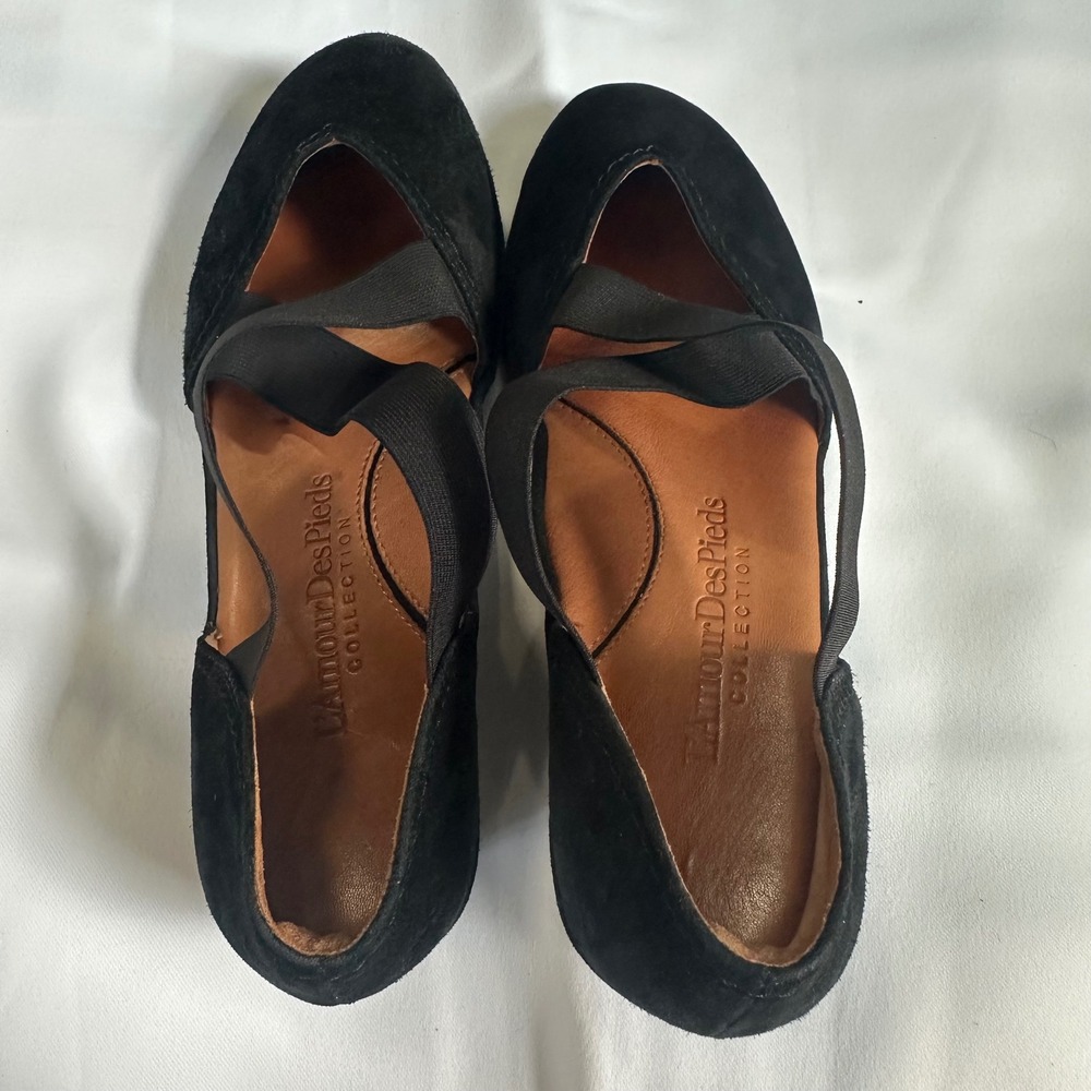 L'Amour Des Pieds Women Black Suede Crisscross Elastic Strap Wedge Flats